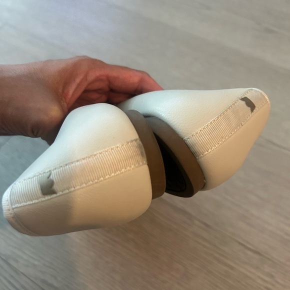 Birdies The Goldfinch Flats in Beige Size 6.5 Pointed Toe Bow - Picture 7 of 7